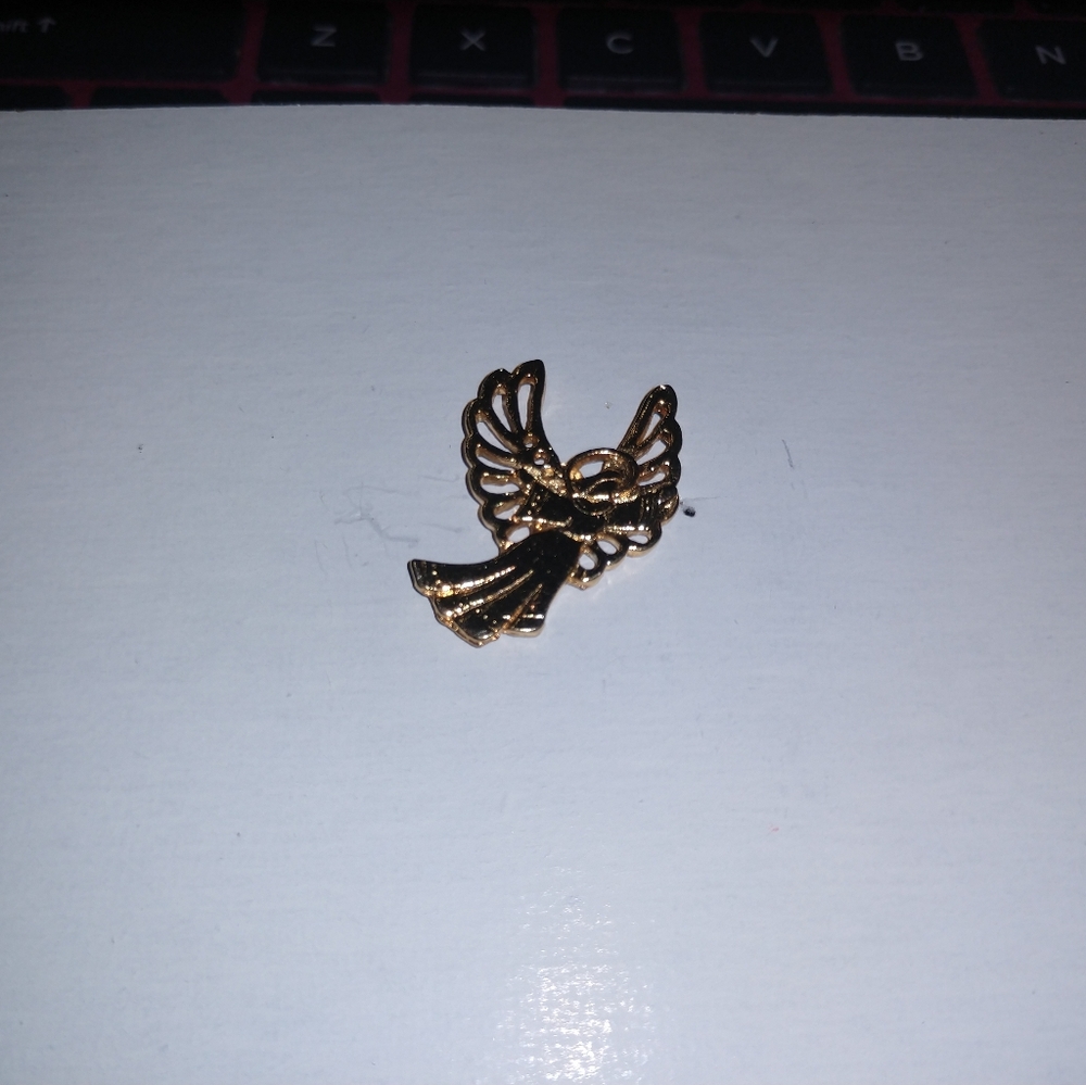 Vintage Gold Tone Guardian Angel Wings Pin Brooch